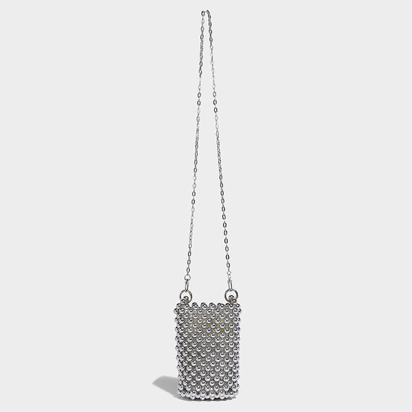 Mini-Bucket-Bag in zylindrischer Form, mit metallisch silberfarbenen Perlen besetzt, geflochtenem Tragegriff und Ketten-Schulterriemen, Detailansicht 22
