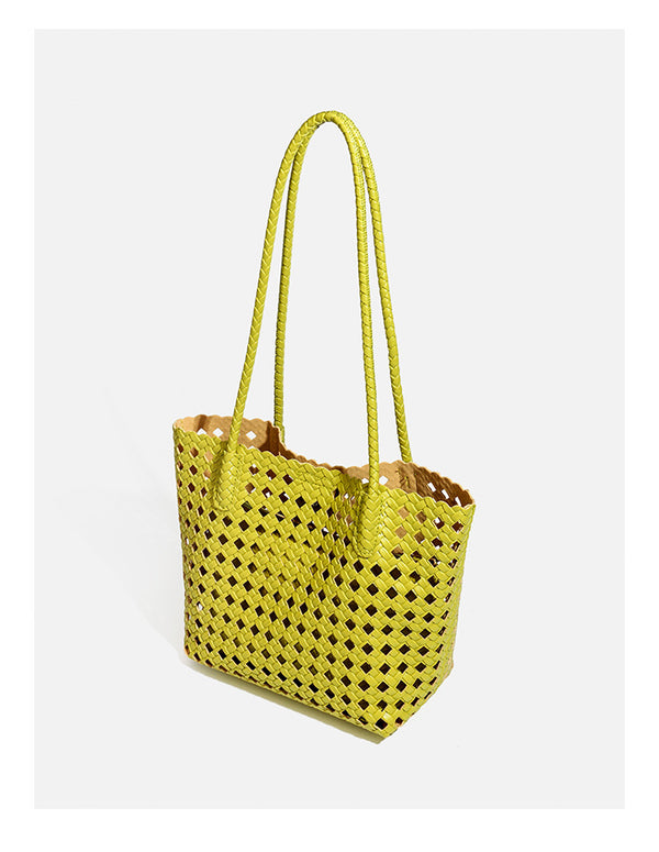 Chartreusefarbene Tote-Bag mit durchbrochenem Flechtmuster, langen geflochtenen Schulterriemen und gewelltem oberen Rand, Detailansicht 14