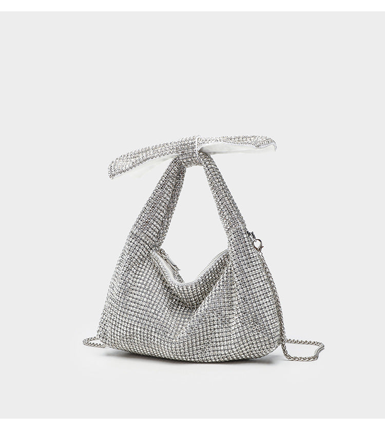 Schultertasche mit rundum besetzter Kristall-Strass-Schleife, Kettenriemen und Reißverschluss, Detailansicht 18