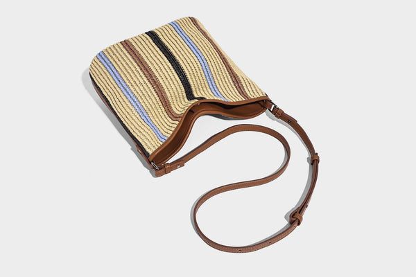 Gestreifte, gewebte Schultertasche in Strohoptik mit Besatz in hellbrauner Lederoptik und langem verstellbarem Riemen, Detailansicht 22