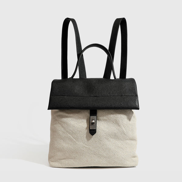 Strukturierter Rucksack in beige aus gewebtem Canvas mit schwarzer Klappe in Lederoptik, Drehverschluss, Tragegriff und flachem Schulter