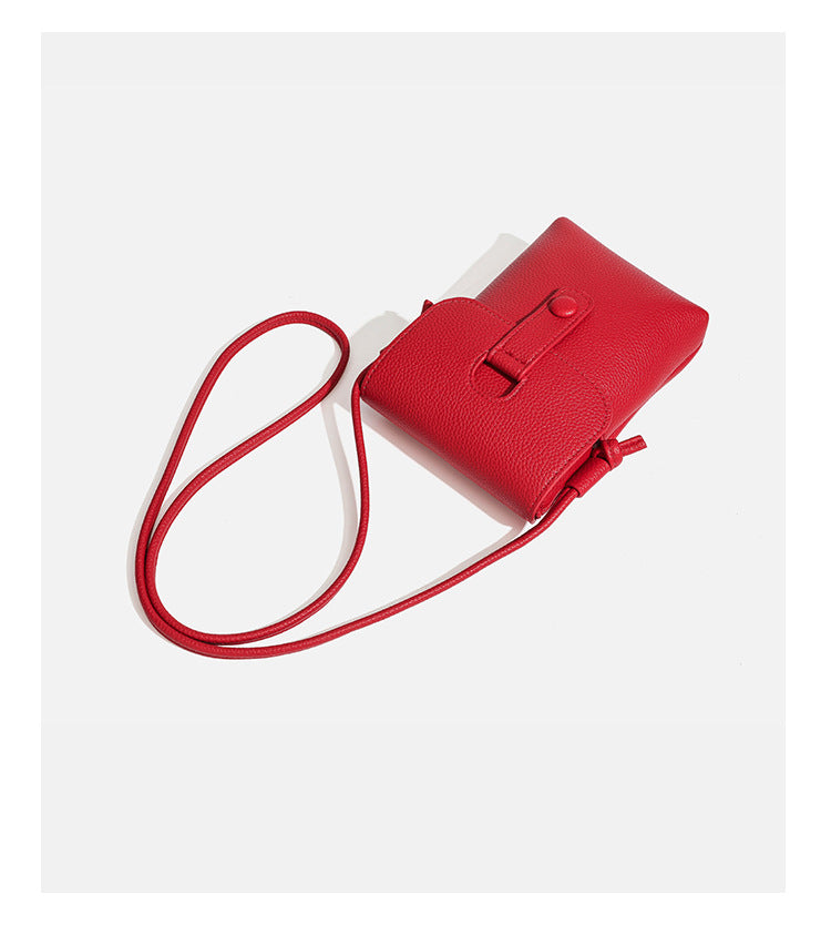 Kleine vertikale rechteckige Crossbody-Handytasche in genarbter Lederoptik mit abgerundeter Klappe, Laschenverschluss mit Druckknopf und