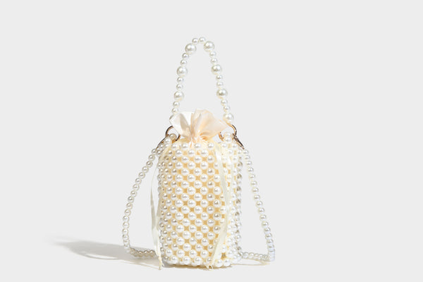 Mini-Bucket-Bag in zylindrischer Form, mit metallisch silberfarbenen Perlen besetzt, geflochtenem Tragegriff und Ketten-Schulterriemen, Detailansicht 8