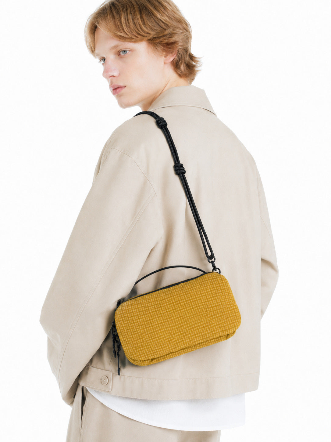 Kompakte rechteckige Nylon-Crossbody-Bag mit Reißverschluss oben, geknotetem verstellbarem Riemen und kurzem Tragegriff, Detailansicht 11