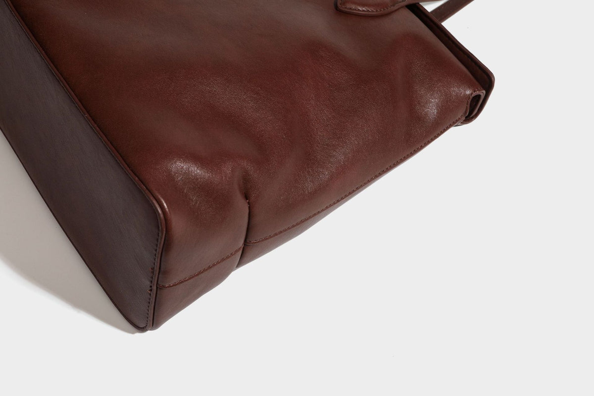 Large leather-look tote shoulder bag with slim double straps and silver-tone turn-lock closure, detail view 38