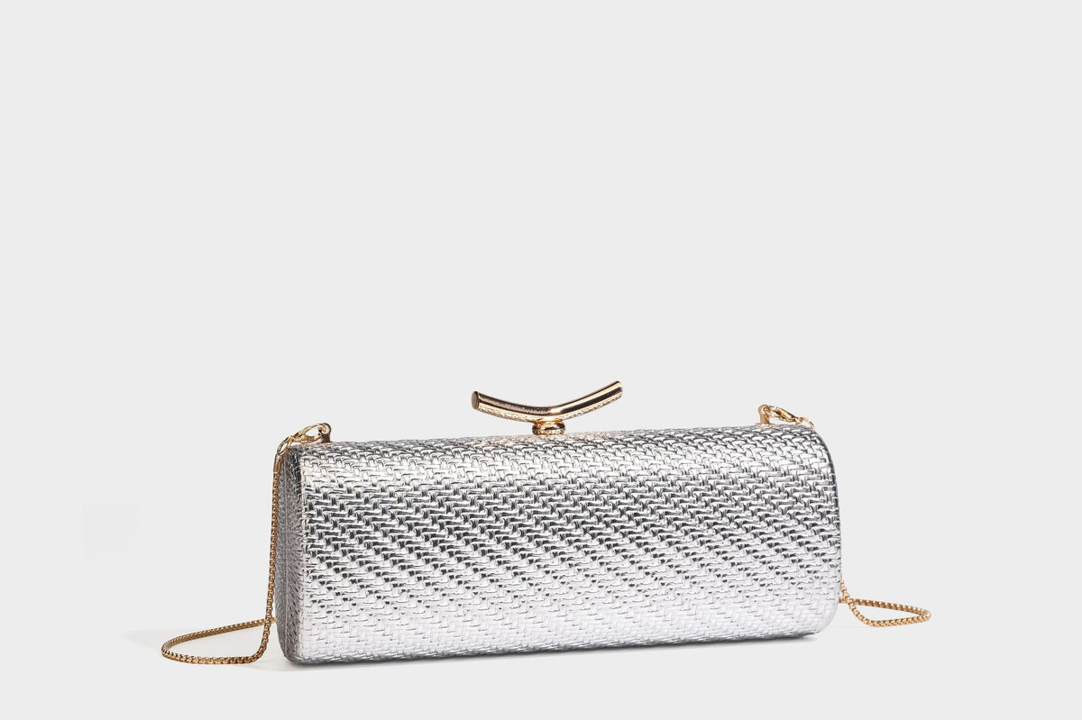 Strukturierte metallische Abend-Clutch mit gewebter Optik, geschwungenem goldfarbenem Kiss-Lock-Verschluss und abnehmbarem schmalem goldfarbenem Kettenriemen