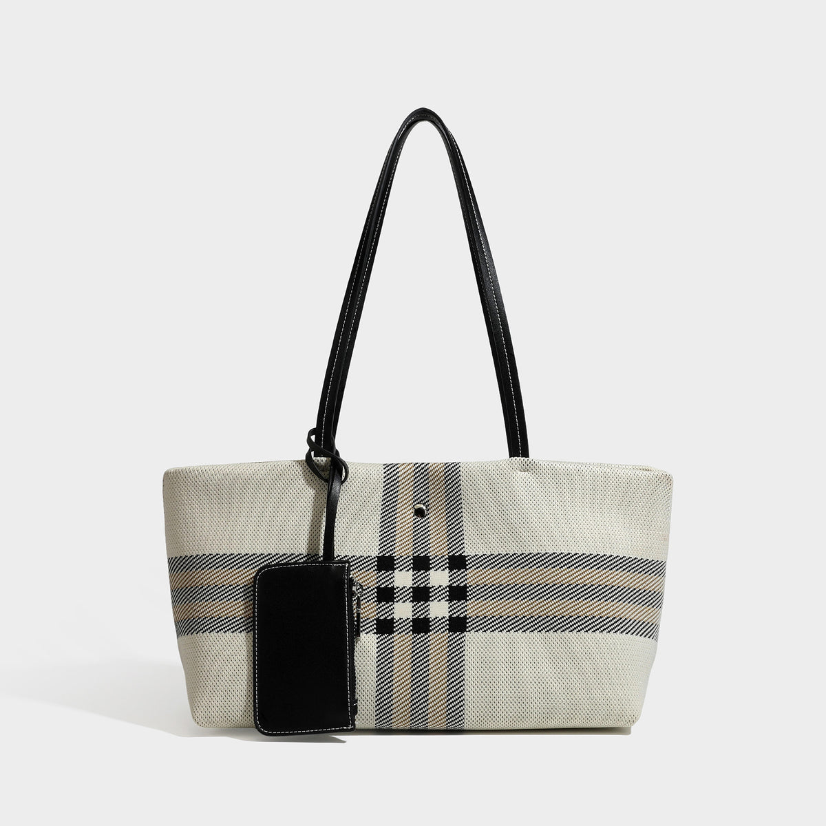 Strukturierte gewebte Tote-Bag mit Karomuster, langen schwarzen Schulterriemen in Lederoptik und aufgesetztem schwarzem Reißverschlusstäschchen, Detailansicht 6