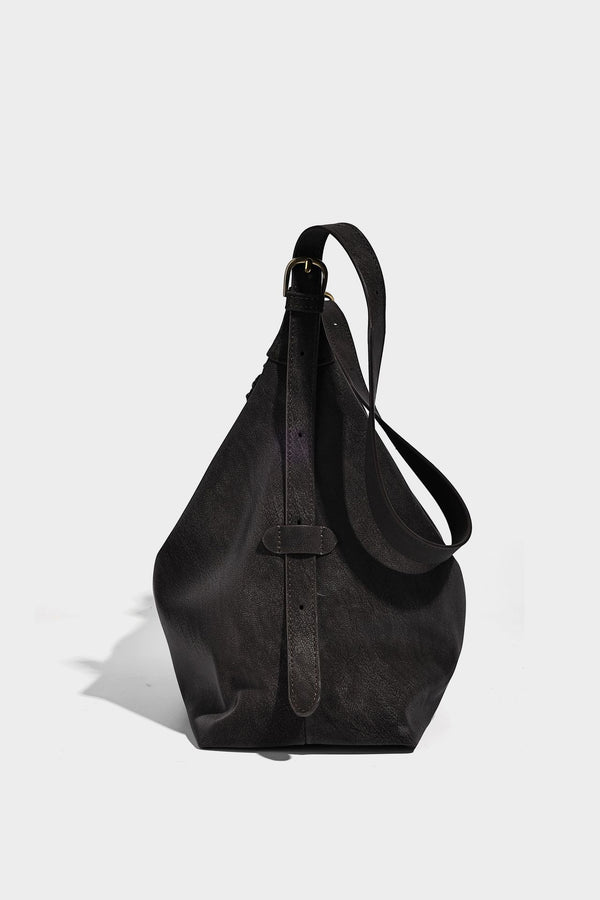 Lässige Hobo-Schultertasche mit matter Oberfläche, Quastenbesatz und goldfarbenen Metallelementen, Detailansicht 25
