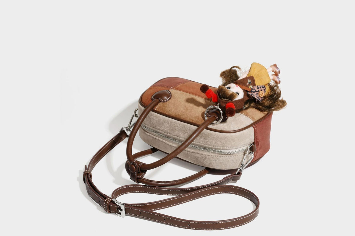 Kleine, strukturierte Henkeltasche aus Patchwork in Farbblöcken aus Beige, Camel, Braun und Rost mit dunkelbrauner Einfassung, herzförmigem