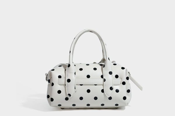 Kleine, strukturierte Mini-Henkeltasche mit Punktmuster, Sternanhänger, Schnallendetail auf der Vorderseite, zwei Henkeln und abnehmbarem