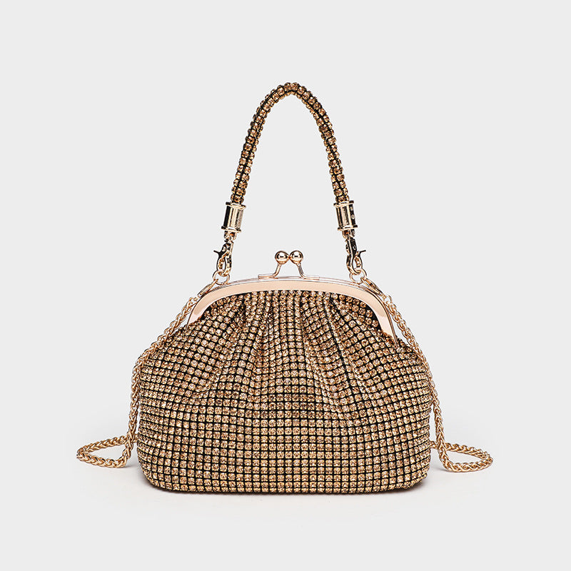 Kompakte Abendtasche mit rundum applizierten Strasssteinen, silberfarbenem Metallrahmen, Strass-Tragegriff und abnehmbarer Kette