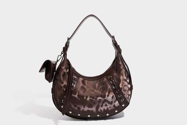Crescent-Hobo-Schultertasche mit braunem Leopardenmuster, silbernen Nieten, Ösenbesatz, verstellbarem Riemen und abnehmbarem Mini