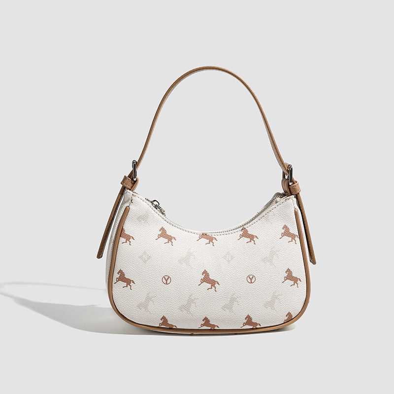 Cremefarbene halbmondförmige Schultertasche mit Monogramm-Print, kontrastierendem Besatz in Lederoptik und silberfarbenen Metalldetails, Detailansicht 7