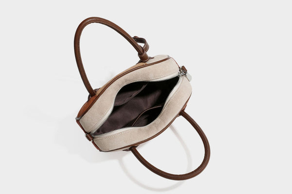 Kleine, strukturierte Henkeltasche aus Patchwork in Farbblöcken aus Beige, Camel, Braun und Rost mit dunkelbrauner Einfassung, herzförmigem