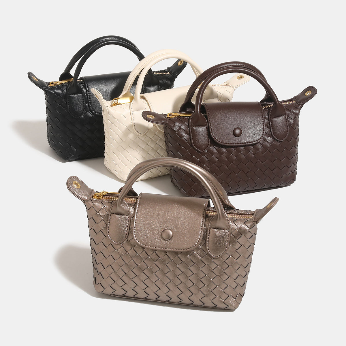 Kleine, strukturierte Henkeltasche in geflochtener Lederoptik mit goldfarbenen Beschlägen und abnehmbarem Crossbody-Riemen, Detailansicht 2