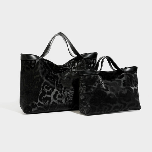 Glänzender Shopper mit Leopardenprint, dunkelbraunen Besätzen in Lederoptik und zwei Tragegriffen, Detailansicht 43