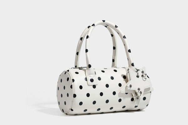 Glänzende gepunktete Barrel-Bag mit abgerundeten Henkeln, Sternanhänger und abnehmbarem Crossbody-Riemen, Detailansicht 26