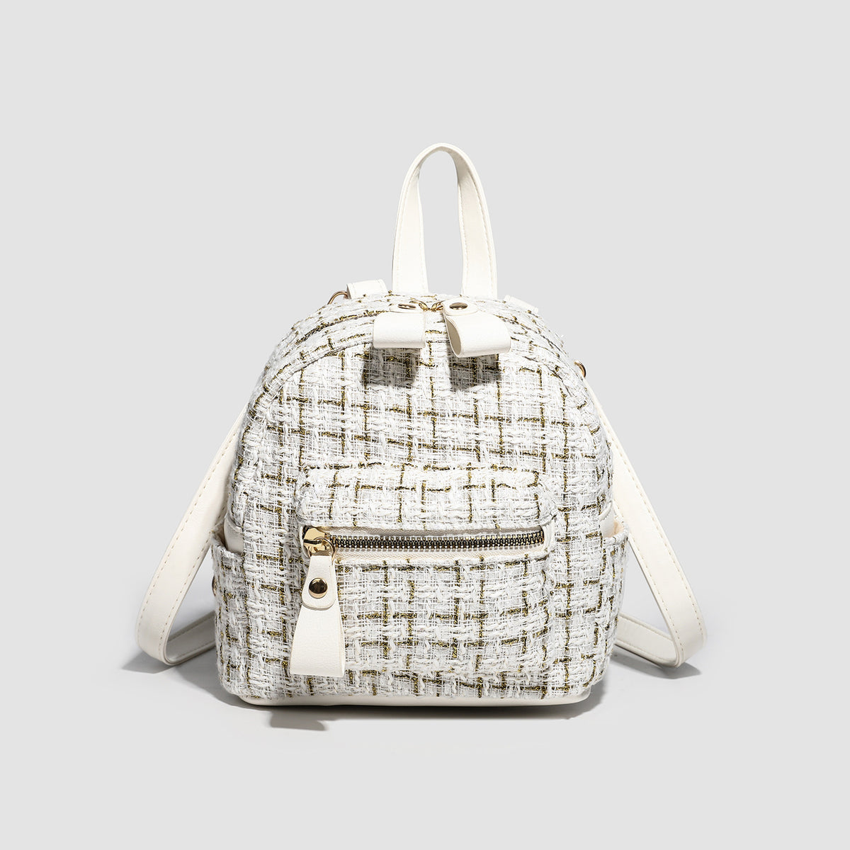 Kleiner, formstabiler Mini-Rucksack aus gewebtem Stoff in Tweedoptik mit goldfarbenen Beschlägen und kontrastierender Blende in Lederoptik, Detailansicht