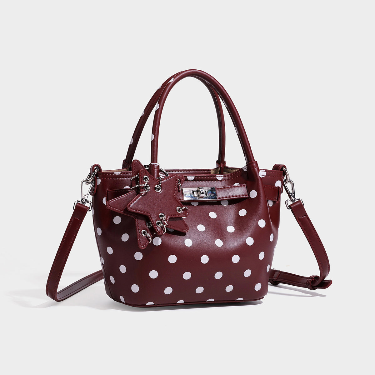 Kleine strukturierte Mini-Tote-Bag mit Punkten in Braun und weißen Punkten, Sternanhänger, zwei Tragegriffen und abnehmbarem Schulterriemen