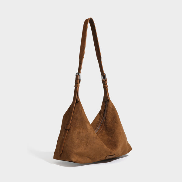 Weiche Hobo-Schultertasche in matter brauner Velourslederoptik mit dunklen glatten Besätzen, Reißverschluss oben und langem verstellbarem