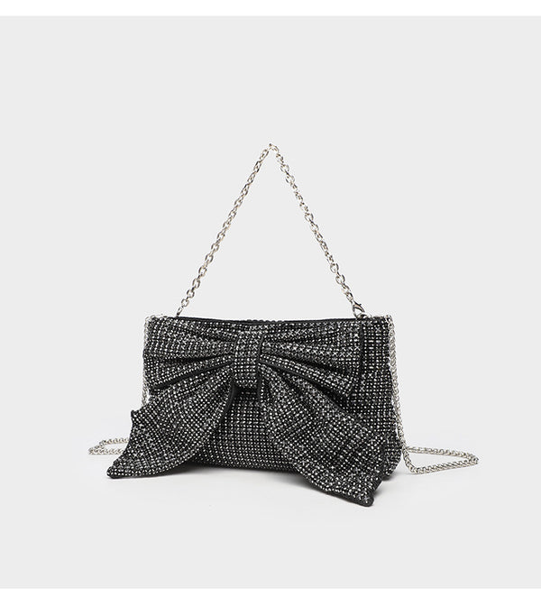 Kleine rechteckige, mit Strasssteinen besetzte Schleifen-Clutch zum Umhängen mit silberfarbener Kettenriemen, Detailansicht 15