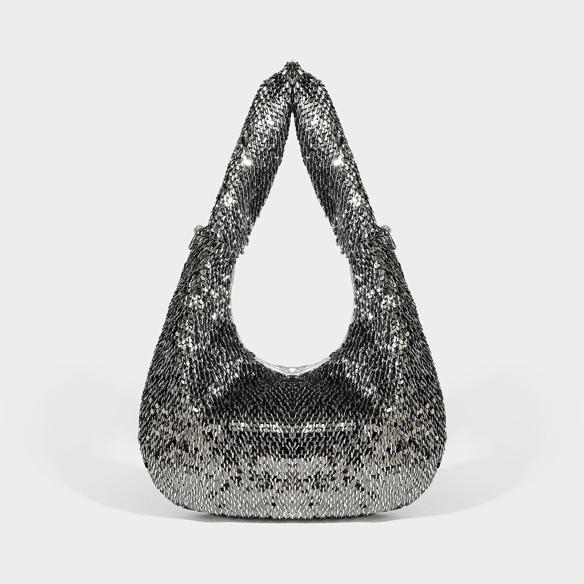 Weich fallende, tropfenförmige Hobo-Schultertasche mit durchgehendem Metallic-Paillettenbesatz und Details in Silberoptik, Detailansicht 7
