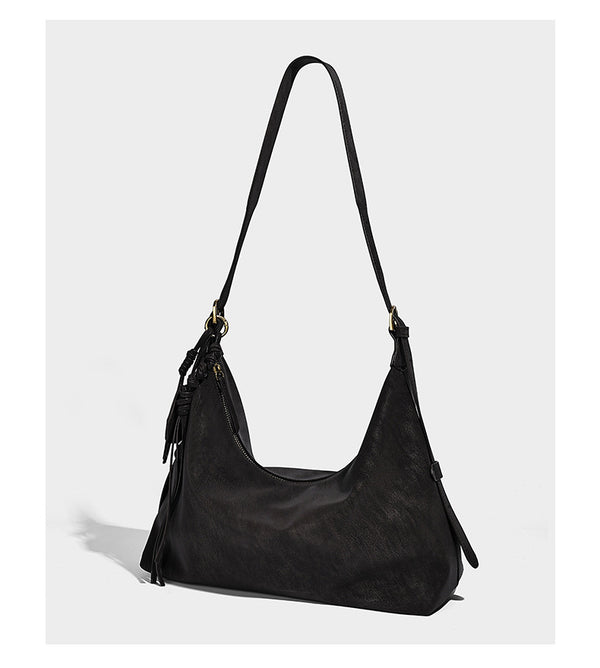 Lässige Hobo-Schultertasche mit matter Oberfläche, Quastenbesatz und goldfarbenen Metallelementen, Detailansicht 9