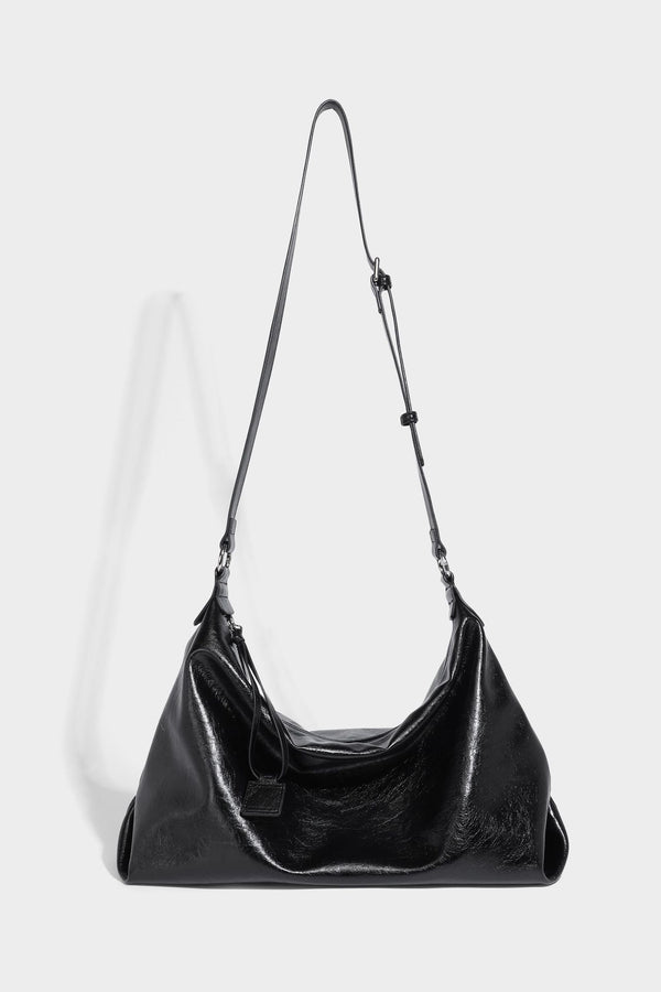 Weich fallende Hobo-Schultertasche mit glänzender Crinkle-Oberfläche, Reißverschluss oben und verstellbarem Riemen, Detailansicht 25