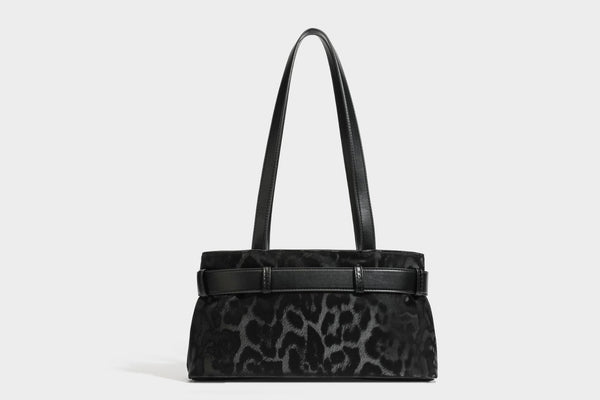 Leopardenmuster-Schulter-Shopper mit braunem Besatz in Lederoptik, Dornschließen-Detail auf der Vorderseite, silberfarbenen Metallbeschlägen und langem