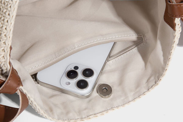 Lässige, gewebte Häkelschultertasche mit verstellbarem Schulterriemen in Cognac-Lederoptik und Druckknopfverschluss, Detailansicht 25