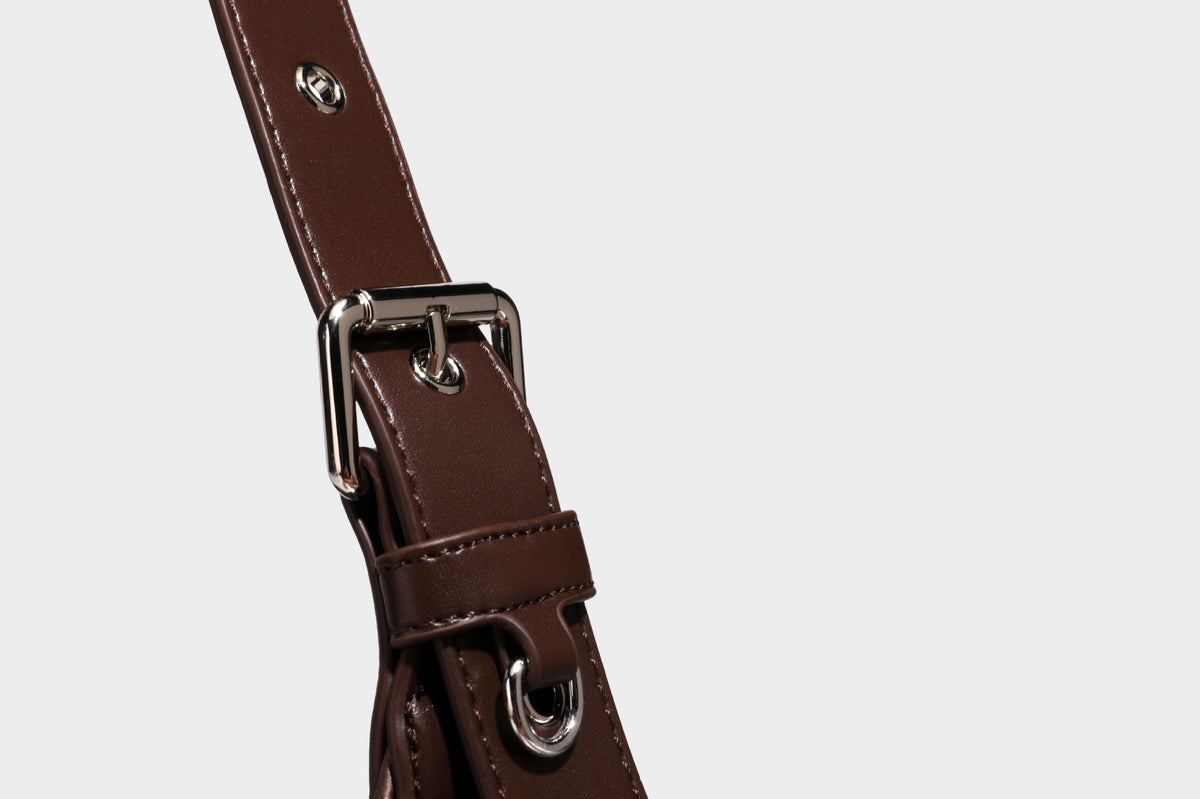 Crescent-Hobo-Schultertasche mit braunem Leopardenmuster, silbernen Nieten, Ösenbesatz, verstellbarem Riemen und abnehmbarem Mini