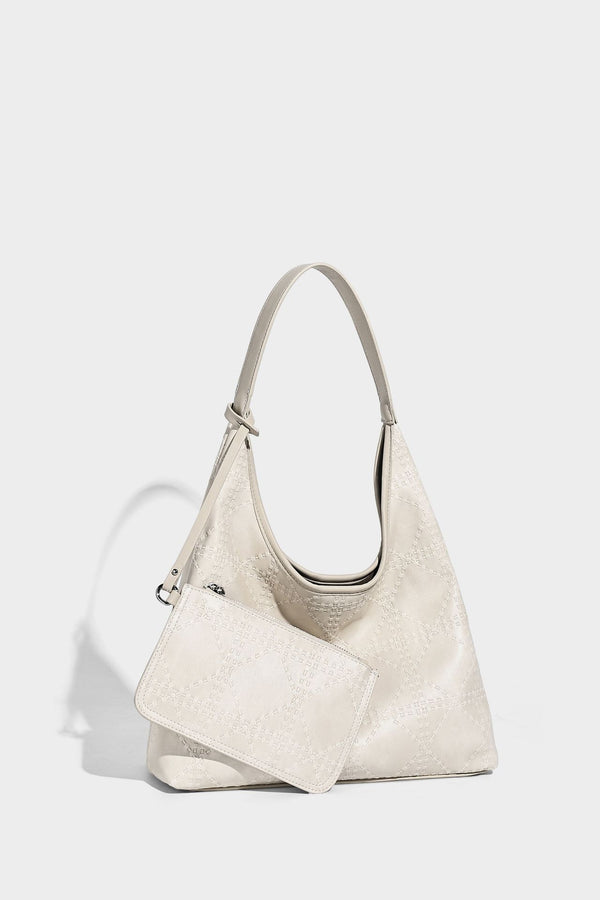 Lässige Hobo-Schultertasche in Elfenbein mit geprägter Lederoptik, einem Schulterriemen und abnehmbarer Reißverschlusstasche mit
