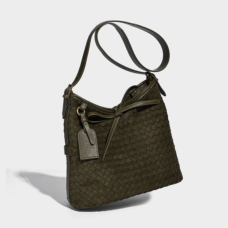 Dunkelbraune Beuteltasche mit Webstruktur, Knotenschnürverschluss, goldfarbenen Metalldetails und verstellbarem Schulterriemen, Detailansicht 6
