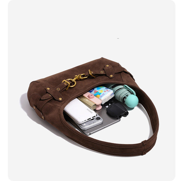Sichelförmige Hobo-Schultertasche mit Ring- und Schnallendetails in Goldoptik, Detailansicht 13
