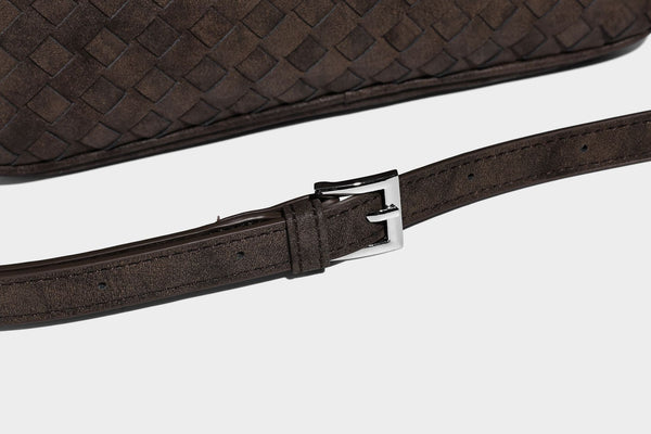 Strukturierte Boston-Tasche in Weboptik mit geknoteten Tragegriffen, abnehmbarem Schulterriemen und passendem Mini-Etui in matter Ausführung