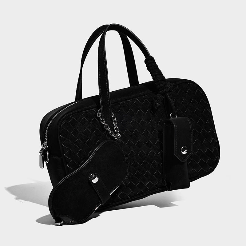 Strukturierte Boston-Bag in Weboptik mit geknoteten Henkeln, abnehmbarem Schulterriemen und passender Mini-Tasche in matter